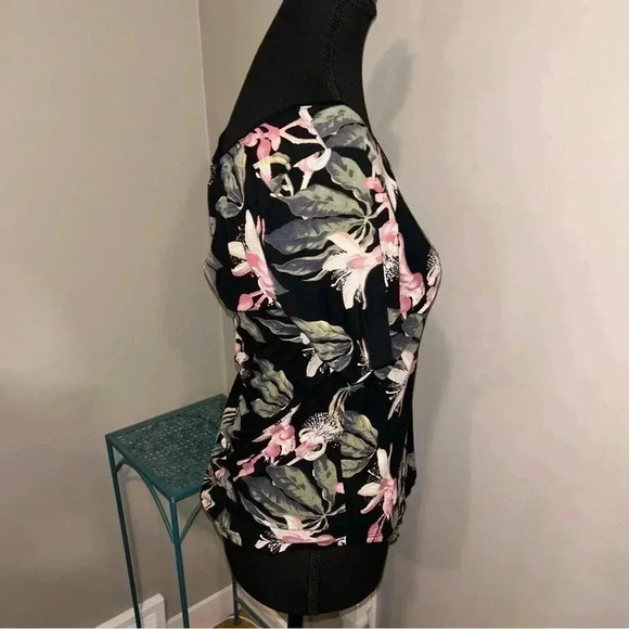 Aritzia- Babaton  Tee - Picture 3 of 6